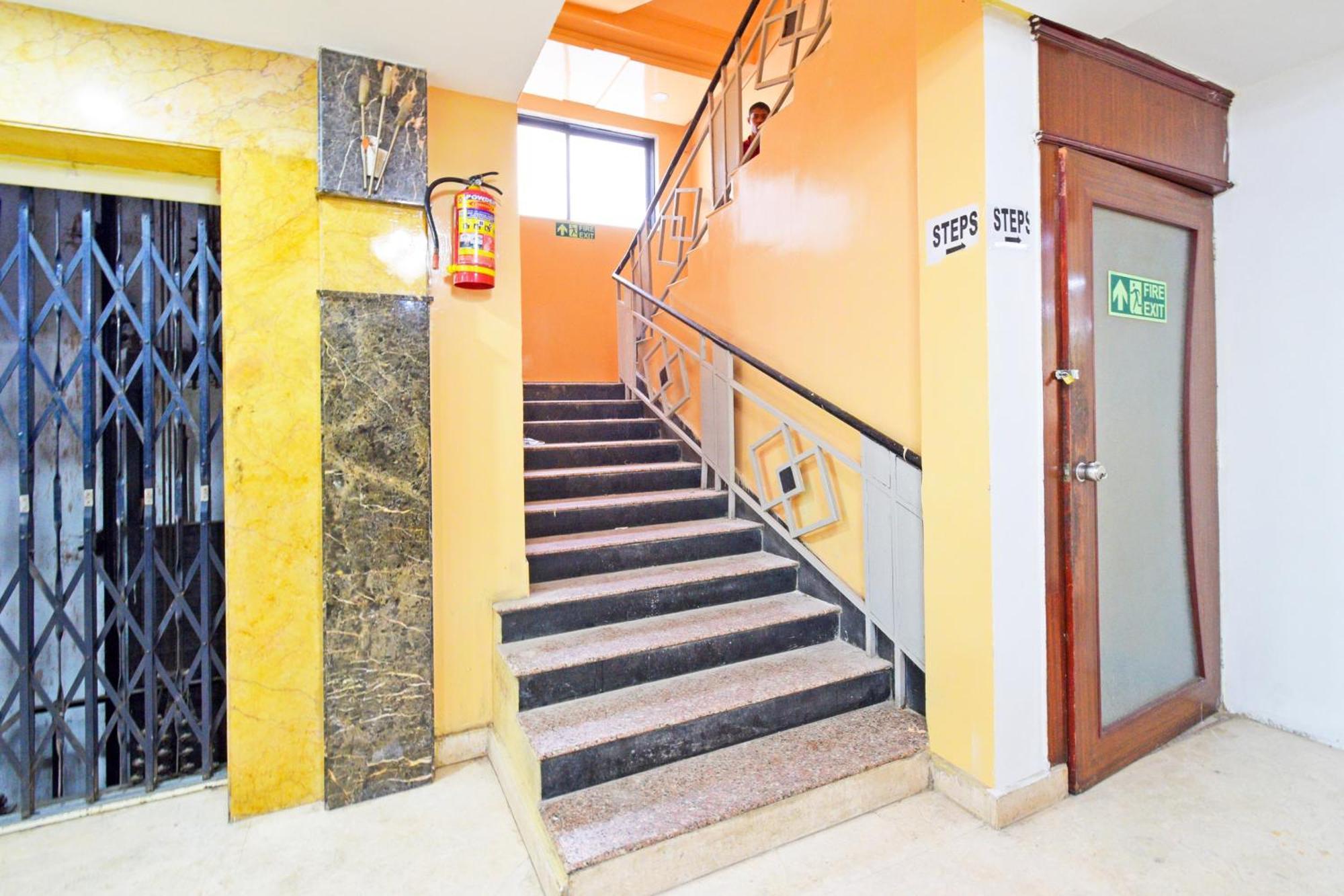 Super Townhouse Ameerpet Balkampet Road Haydarabad Dış mekan fotoğraf